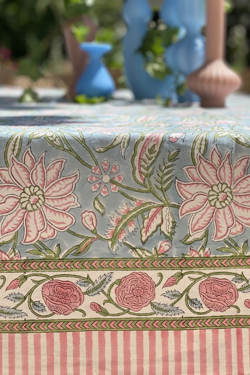 Mantel Calypso Blue – azul/rosa – 100% algodón – estilo boho chic – Jardín Botánico – Miss June Paris – 5