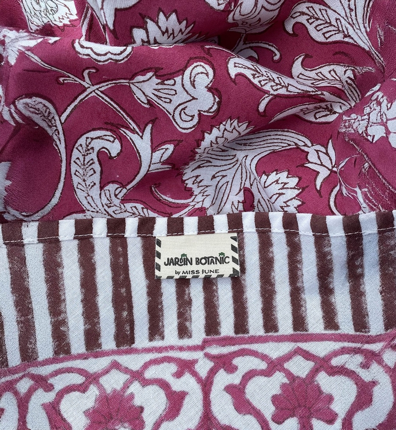 Pink Lady Tischdecke – bordeaux/weiß – 100 % Baumwolle – Blumenmuster – Boho-Chic-Stil – Jardin Botanique – Miss June Paris – 5