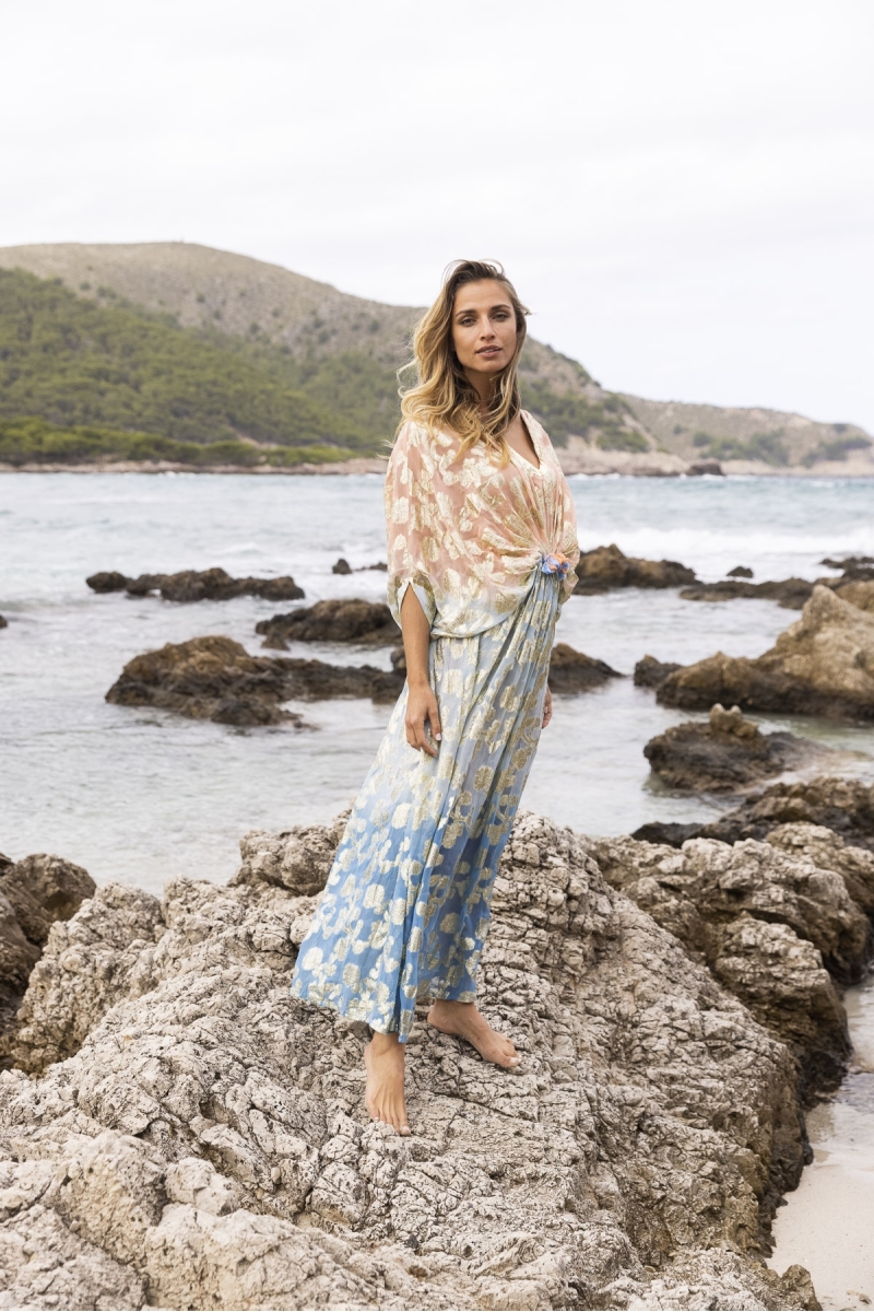 Langer Kaftan Pastel - Pfirsich mit Blauem Farbverlauf - Goldene Details - Lange Ärmel - Miss June Paris - 2