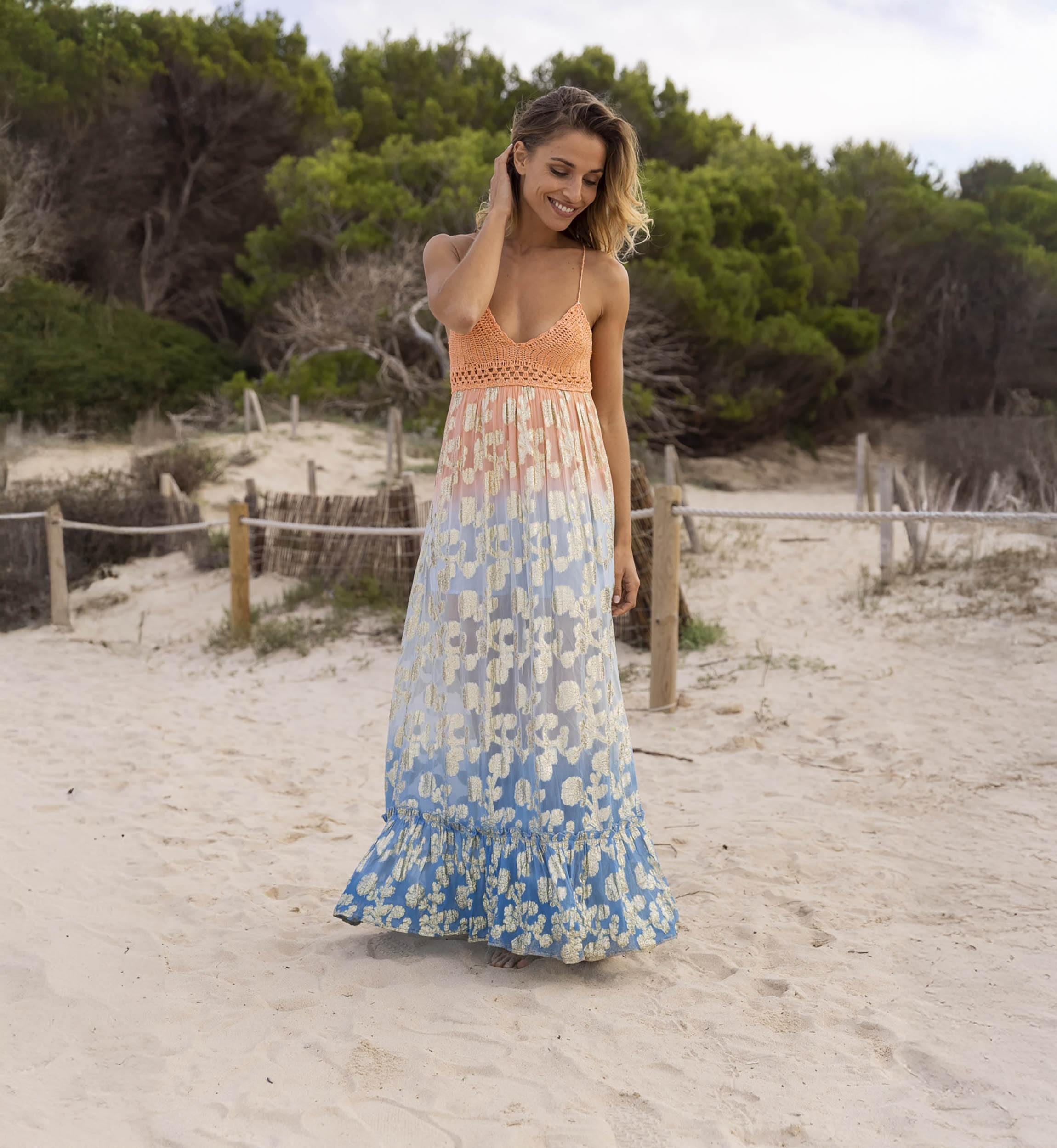 Vestido Longo Marley - Pêssego Degradê Azul - Detalhes Dourados - Top de Crochê - Miss June Paris - 1