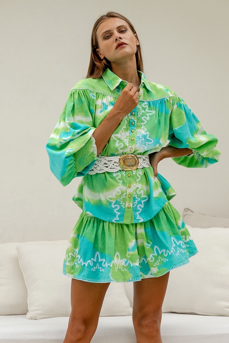 Camicia Hayley – verde/acqua – maniche lunghe voluminose – motivo tie-dye – bohémien – Miss June Paris – 1