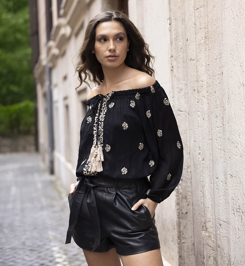 blusa bordada manga larga GALERÍA - Miss June