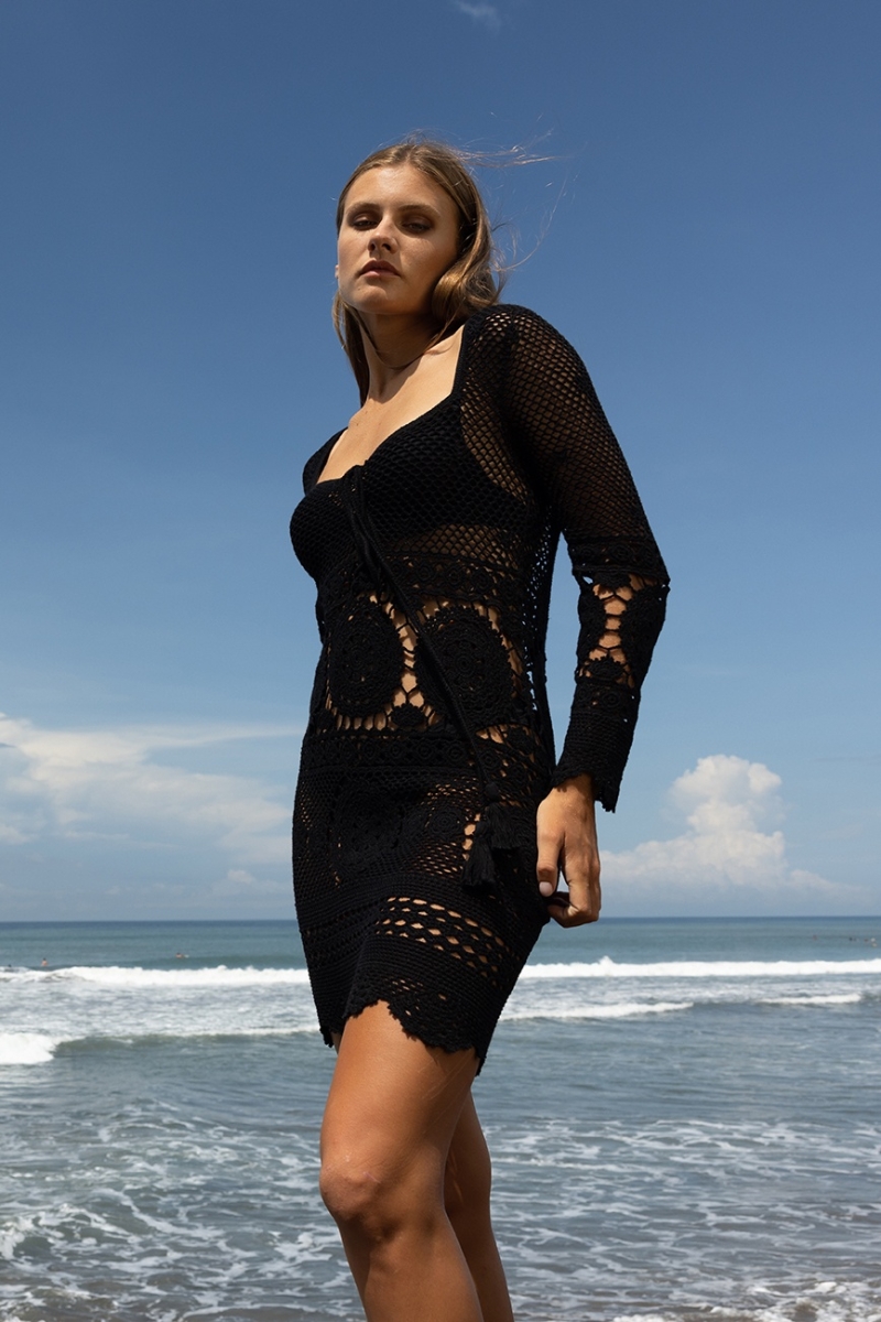 Vestido Corto Amelia - Negro - Escote Ajustable - Vestido de Ganchillo - Mangas Largas - Estilo Boho - Miss June Paris - 2