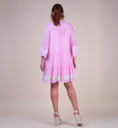 Robe courte Cecilia - rose avec broderie blanche - dentelles délicates - texture raffiné - Miss June Paris - 7