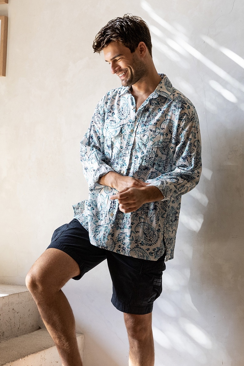 Camisa Filandia – blanca – estampado paisley / azul – mangas largas – bolsillos frontales – colección Shay – Miss June Paris – 4