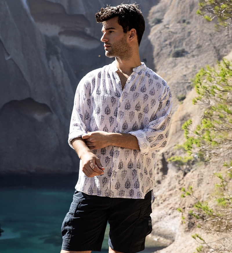 Camisa Bello – branca – padrões boêmios azul-marinho – mangas compridas – tecido fluido – coleção Shay – Miss June Paris – 1