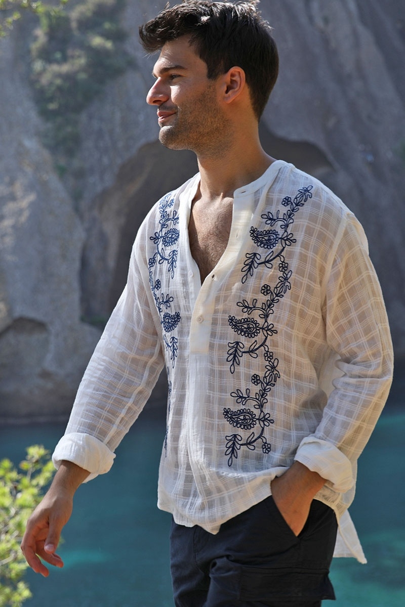 Camisa Cocora – blanca – bordados azules – mangas largas – tejido fluido – colección Shay – Miss June Paris – 6