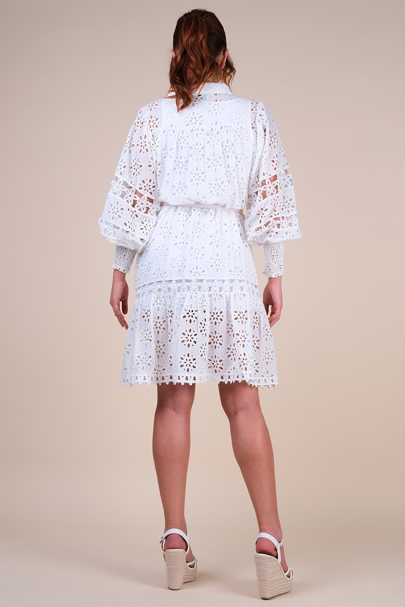 Kurzes Kleid Oriana - weiß - lange Ärmel - gesmokte Manschetten - zarte Stickereien - Miss June Paris - 6