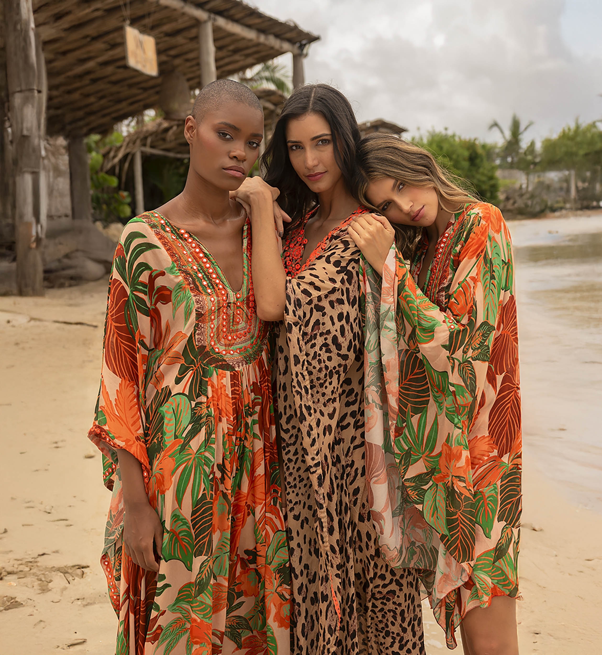 Kaftan Corto Aleida: naranja/multicolor - estampado tropical - pecho luminoso - Miss June Paris - 2