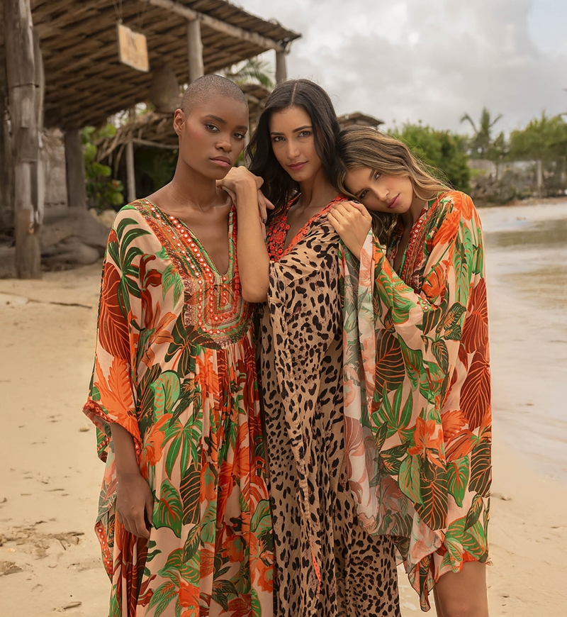 Caftan Court Aleida: orange/multico - imprimé tropical - plastron lumineux - Miss June Paris - 2