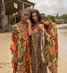 Caftan Court Aleida: orange/multico - imprimé tropical - plastron lumineux - Miss June Paris - 2