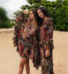 Caftán corto Ximena - negro - estampado vegetal - pechera adornada con espejos brillantes - Miss June Paris - 2