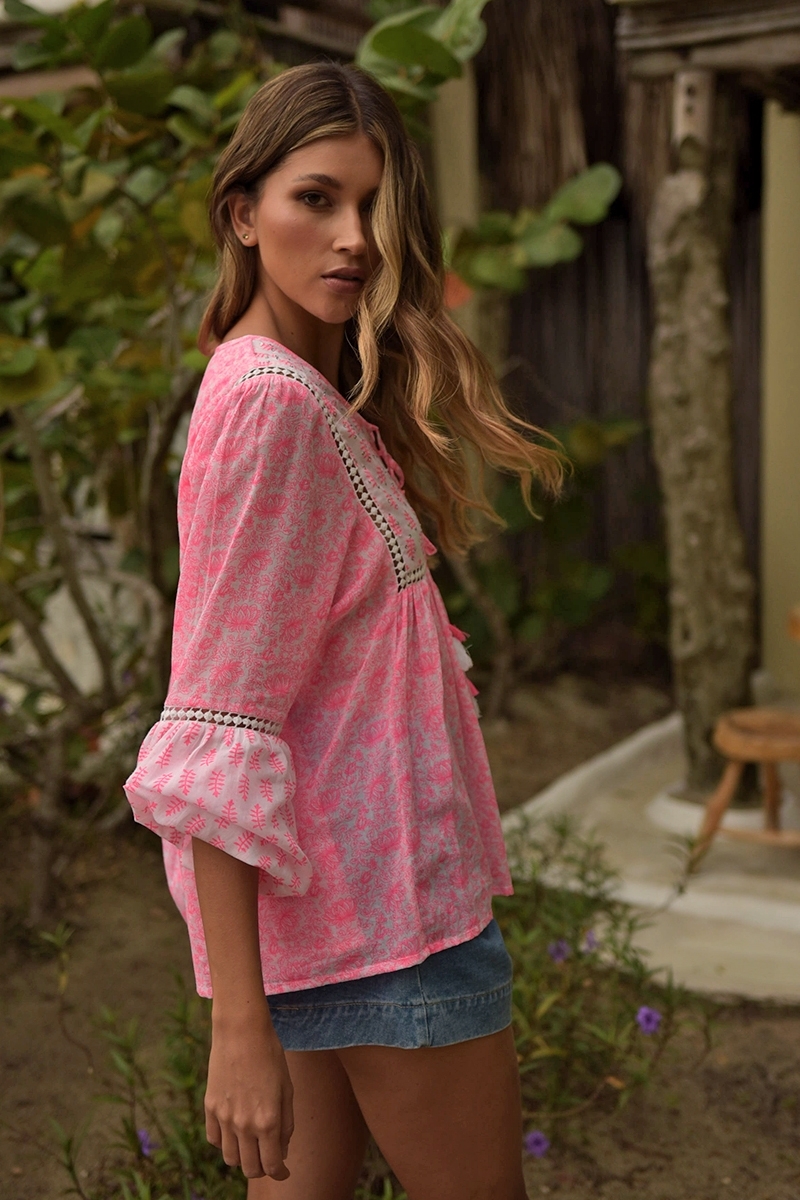 Blusa Sieralia - rosa neón - adornada con lentejuelas y encaje - pechera de lentejuelas - manga larga - Miss June Paris - 3