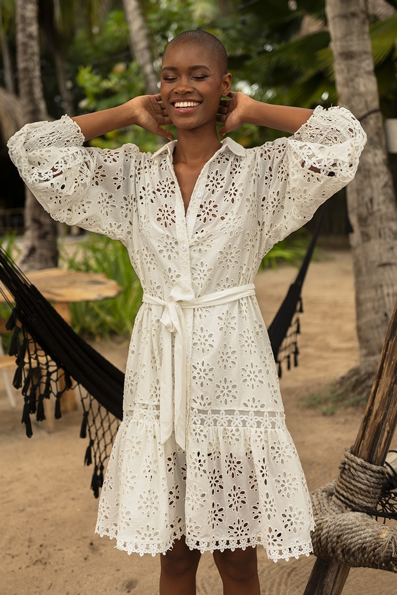 Kurzes Kleid Oriana - weiß - lange Ärmel - gesmokte Manschetten - zarte Stickereien - Miss June Paris - 2