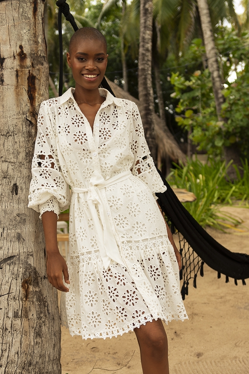 Vestido corto Oriana - blanco - manga larga - puños fruncidos - bordado delicado - Miss June Paris - 3