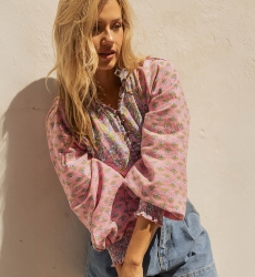 Blusa Raquel - gola alta - design floral - duas cores encantadoras - azul e rosa - mangas longas - Miss June Paris - 4