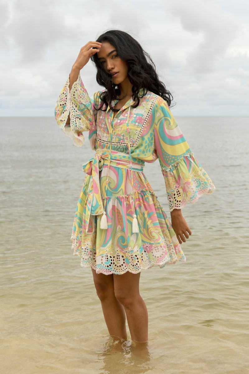 Vestido Corto Querida: colores pastel - estilo casual - bordado - adornado con pequeños espejos - Miss June Paris - 1