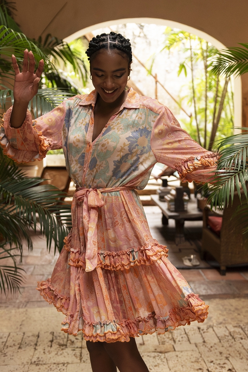 Robe courte Isalia - couleur pêche - apparence délicate - délicats volants - manches longues - Miss June Paris - 1