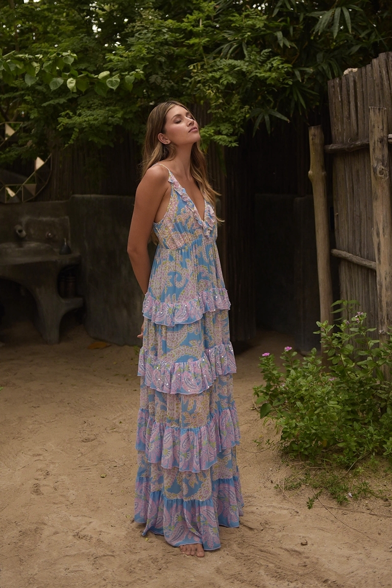 Vestido largo Yolanda - azul - estampado cachemir rosa - delicados volantes - discretas lentejuelas - Miss June Paris - 3