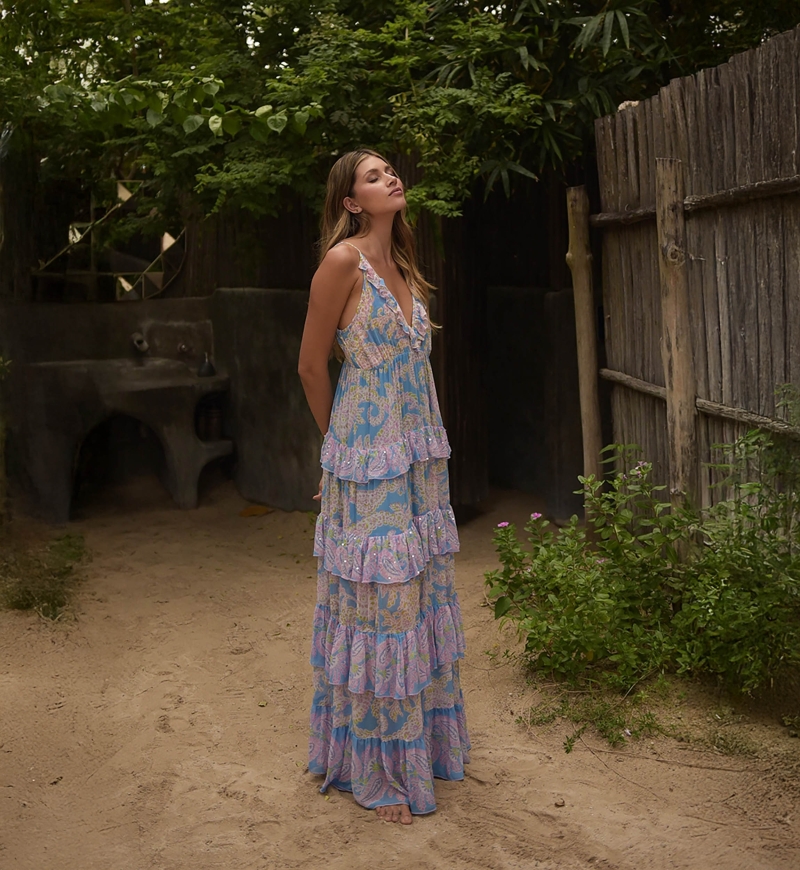 Robe longue Yolanda - couleur bleu - imprimé cachemire rose - ornée de volants délicats - sequins discrets - Miss June Paris - 3