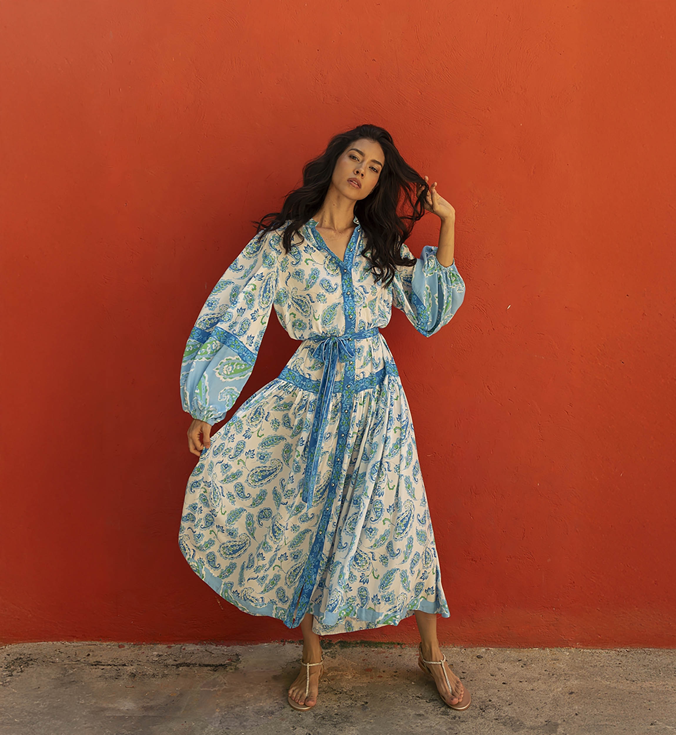 Vestido largo Malia - tonos azules - estampado cachemir - puños ajustados - manga larga - Miss June Paris - 3