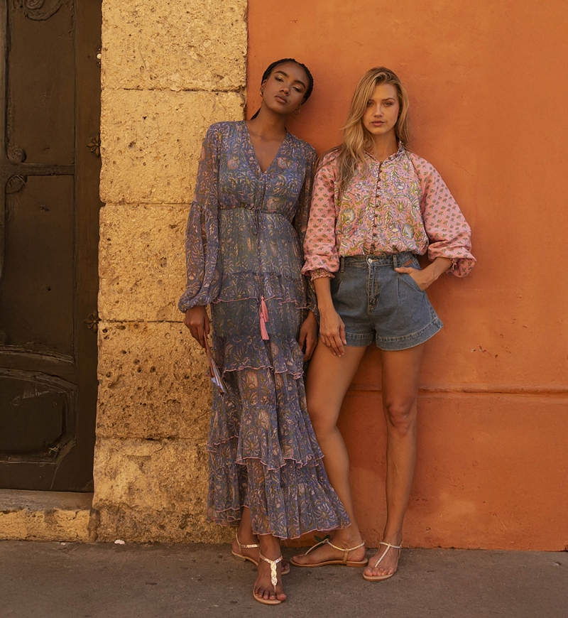 Langes Kleid Emilia: blau - zarte Rüschen - fließender Schnitt - silbernes Lurex - subtile Muster - Miss June Paris - 2