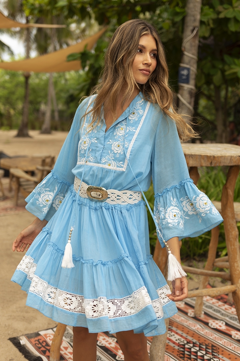 Vestido corto Cecilia - azul con bordado blanco - delicado encaje - textura refinada - Miss June Paris - 2