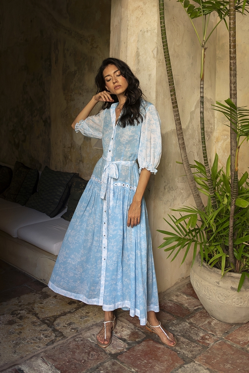Vestido largo Natalia - azul con estampado floral - mangas 3/4 - cinturón a juego - Miss June Paris - 2