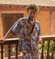 Short-Sleeved Shirt Cartagena – blue multicolor – floral nomadic style – Shay collection – Miss June Paris – 2