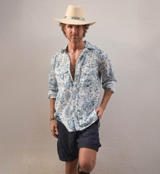 Camicia Filandia – bianca – stampa paisley / blu – maniche lunghe – tasche frontali – collezione Shay – Miss June Paris – 2