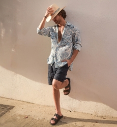 Camicia Filandia – bianca – stampa paisley / blu – maniche lunghe – tasche frontali – collezione Shay – Miss June Paris – 3