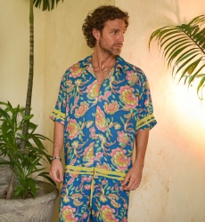 Camisa de Manga Curta Lorica – azul – estampa floral / multicolorida – tecido leve – coleção Shay – Miss June Paris – 1