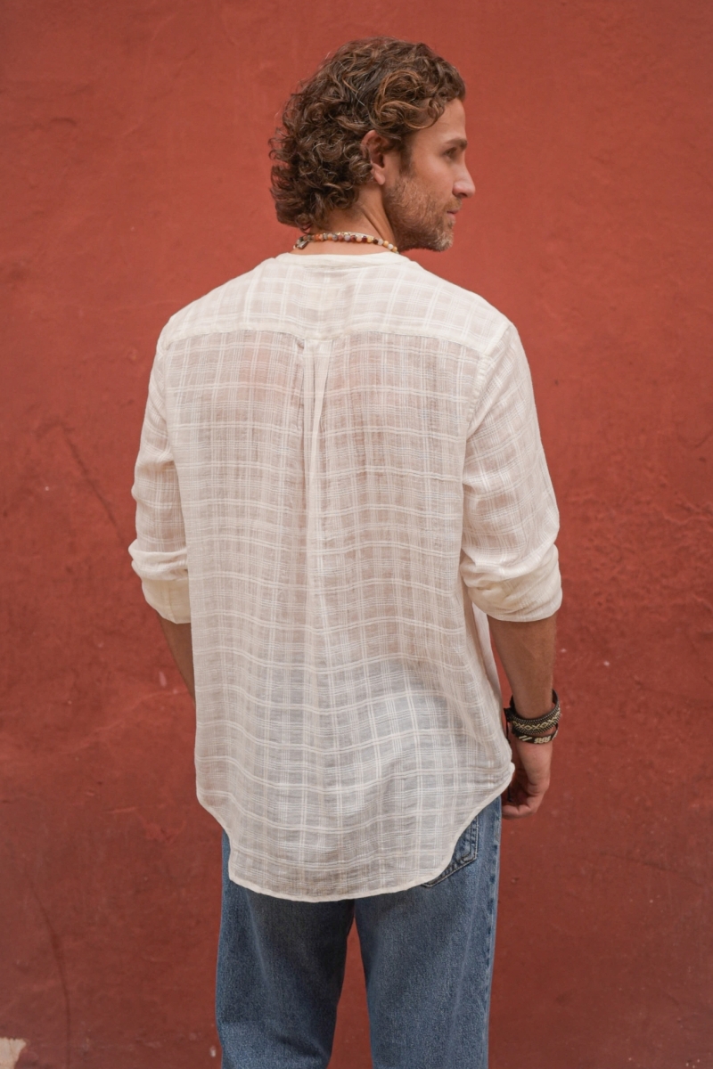 Camisa Cocora – blanca – bordados azules – mangas largas – tejido fluido – colección Shay – Miss June Paris – 5
