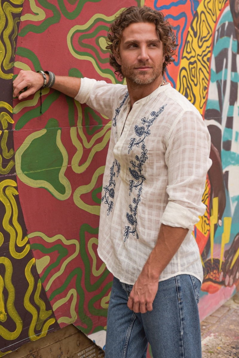 Camisa Cocora – blanca – bordados azules – mangas largas – tejido fluido – colección Shay – Miss June Paris – 1