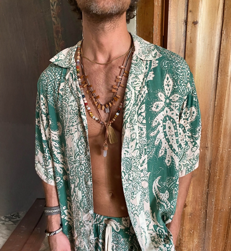 Camisa de Manga Curta San Gil – verde – padrão floral cru – botões discretos – coleção Shay – Miss June Paris – 4