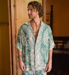 Camisa de Manga Corta San Gil – verde – estampado floral color crudo – botones discretos – colección Shay – Miss June Paris – 1