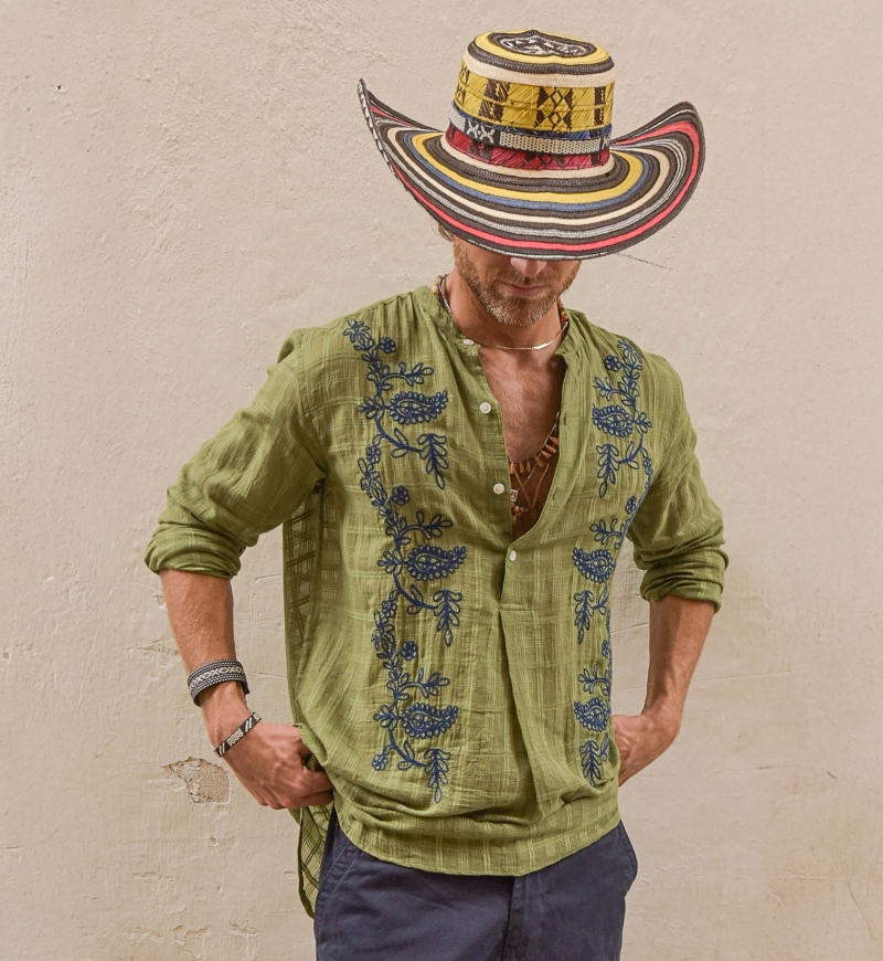 Camisa Cocora – caqui – bordados azules – mangas largas – tejido fluido – colección Shay – Miss June Paris – 2