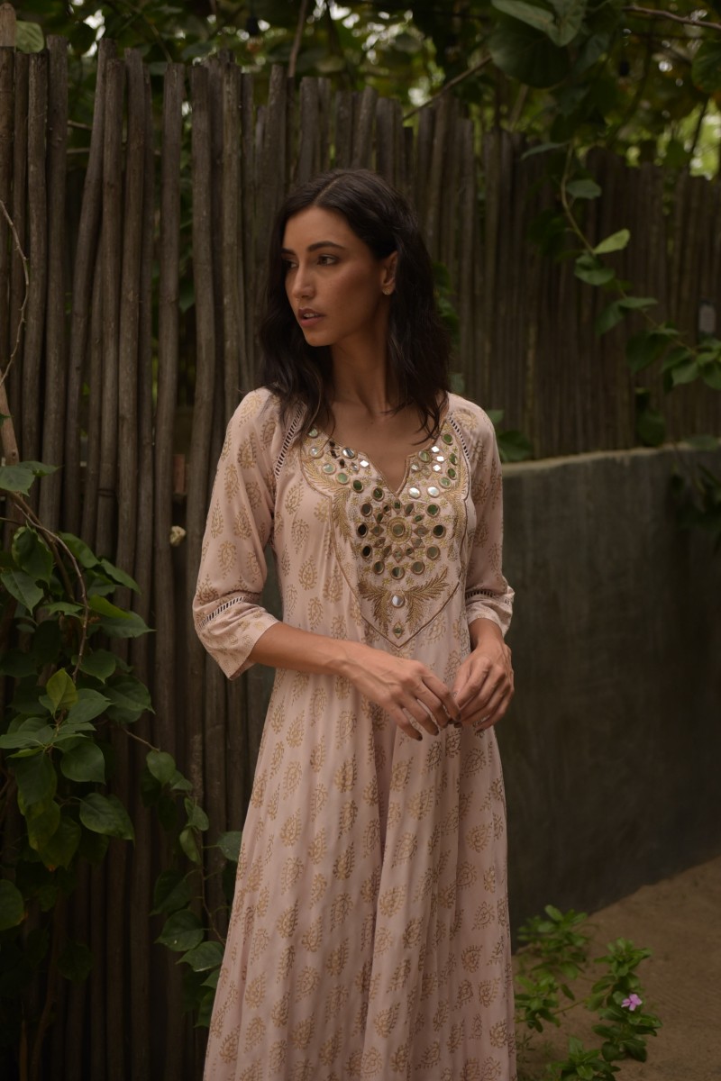 Long Dress Andrea: pink - decorated chest - golden details - mid-length sleeves - Miss June Paris - 4