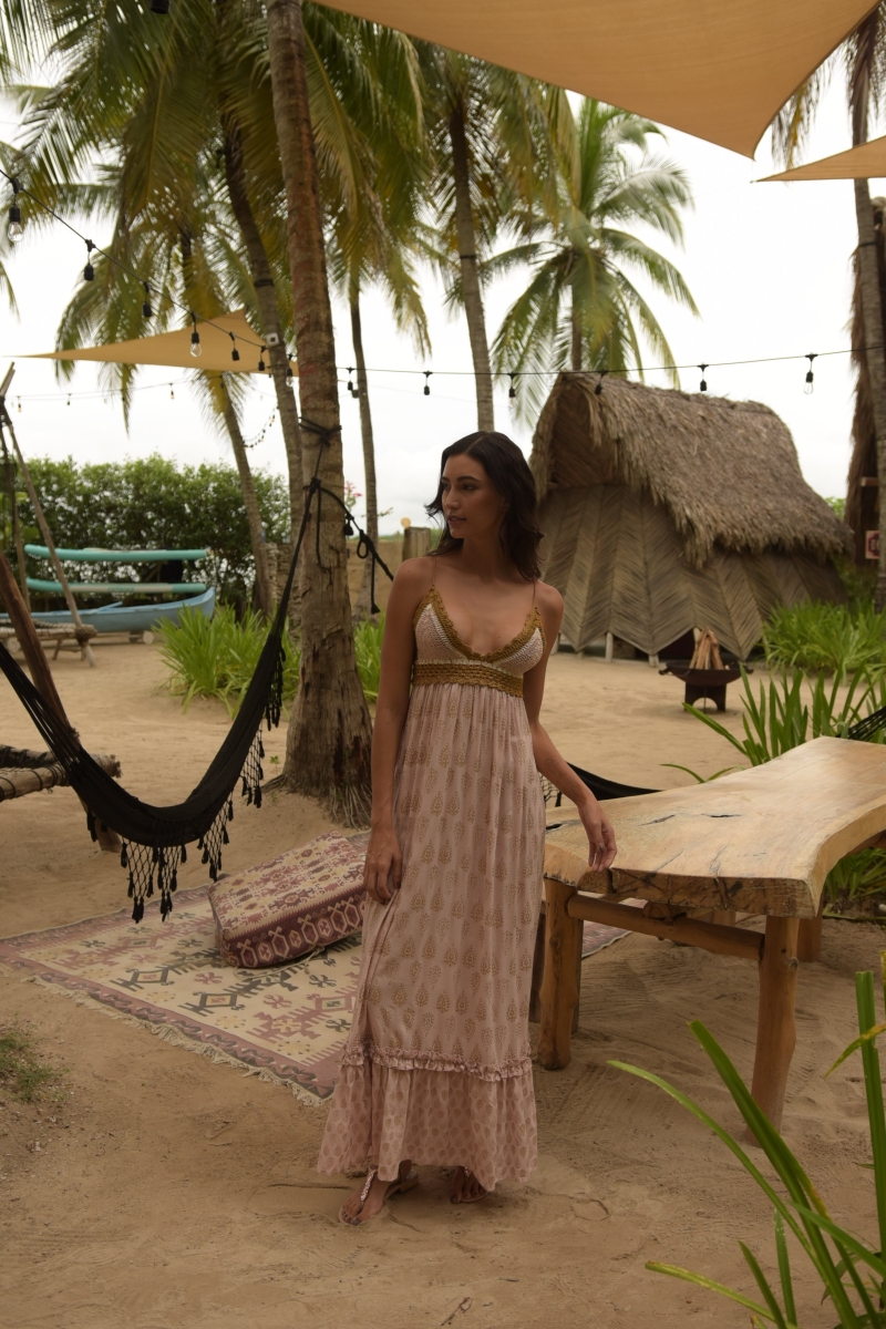 Vestido Largo Belen: rosa - top de crochet - tirantes finos - detalles dorados - Miss June Paris - 3