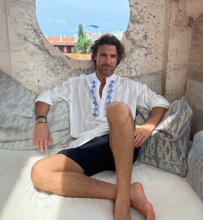 Hemd Jerico – weiße Version mit blauen Stickereien – lange Ärmel – Kollektion Shay – Miss June Paris – 3