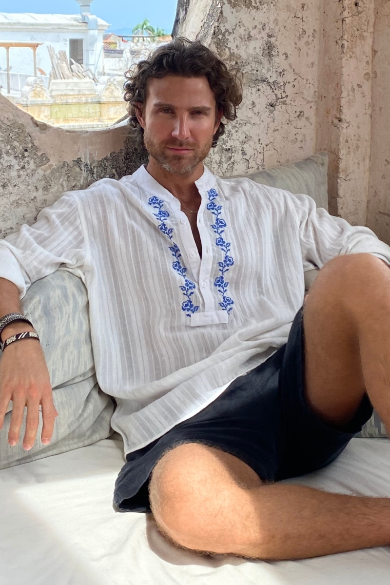 Camisa Jerico – versión blanca con bordados azules – mangas largas – colección Shay – Miss June Paris – 1