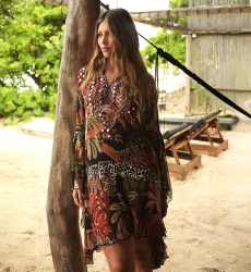 Caftan court Ximena - noir - imprimé végétal - plastron orné de miroirs scintillants - Miss June Paris - 4