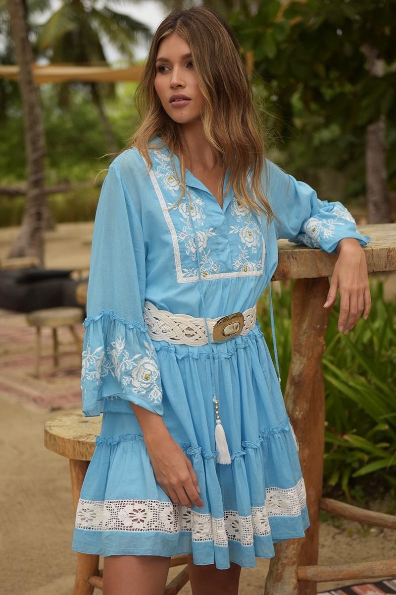 Vestido corto Cecilia - azul con bordado blanco - delicado encaje - textura refinada - Miss June Paris - 4
