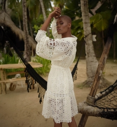 Vestido corto Oriana - blanco - manga larga - puños fruncidos - bordado delicado - Miss June Paris - 4