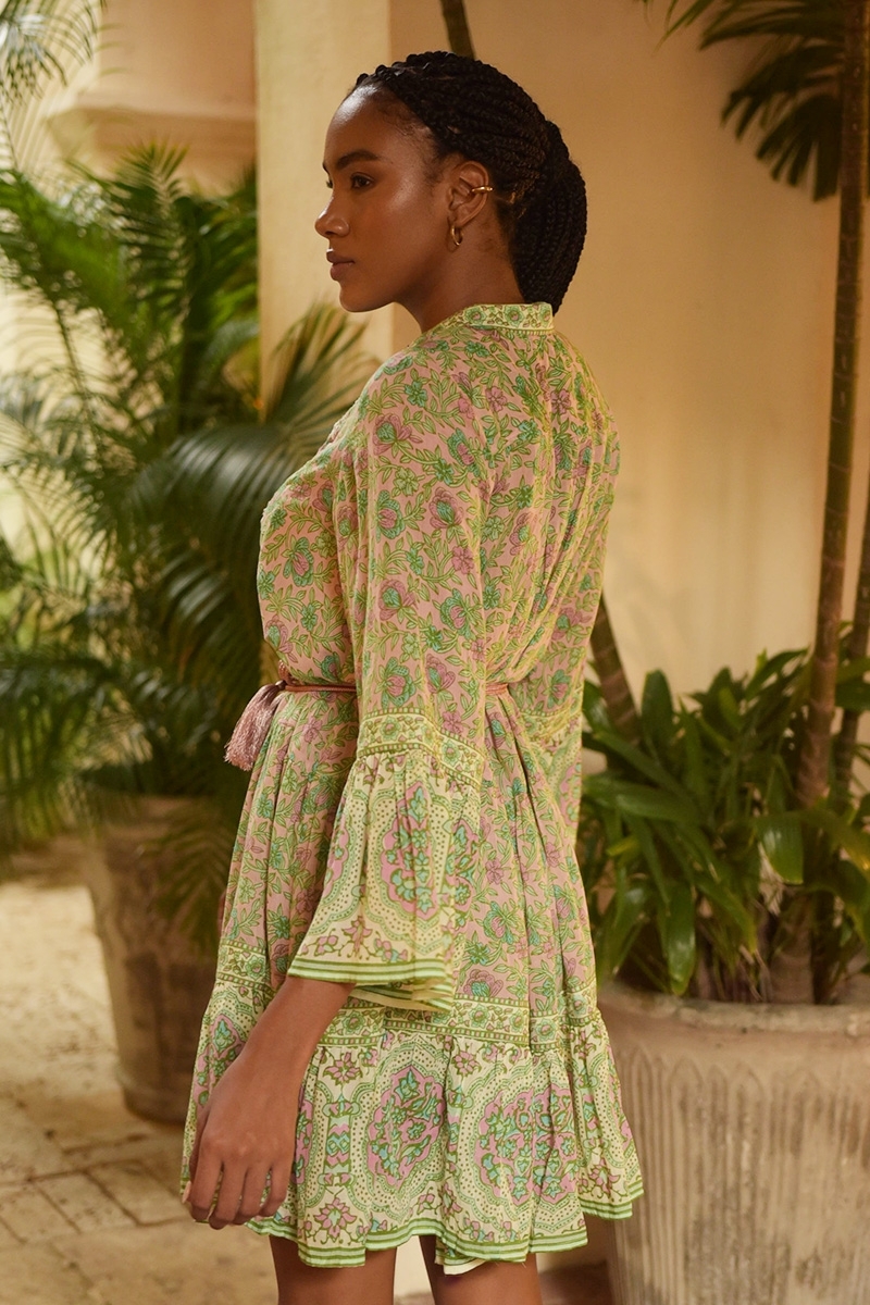 Robe courte Helena - couleur rose et vert - imprimé floral délicat - détails brodés - Miss June Paris - 4