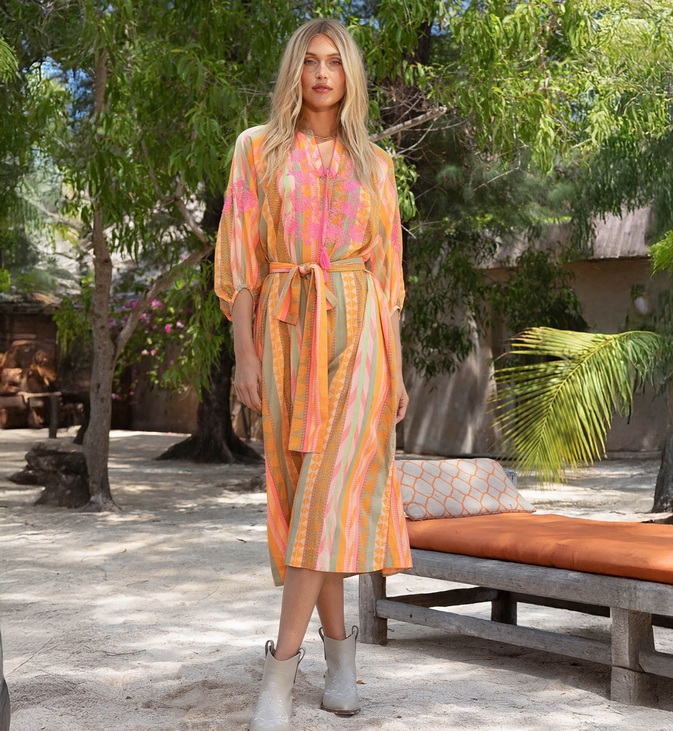 Vestido longo Aiden - adornado com bordados - 100% algodão - cinto combinando - Miss June Paris - 1