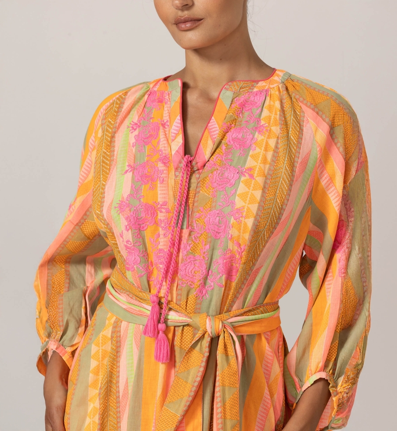 Langes Kleid Aiden - verziert mit Stickereien - 100 % Baumwolle - passender Gürtel - Miss June Paris - 5