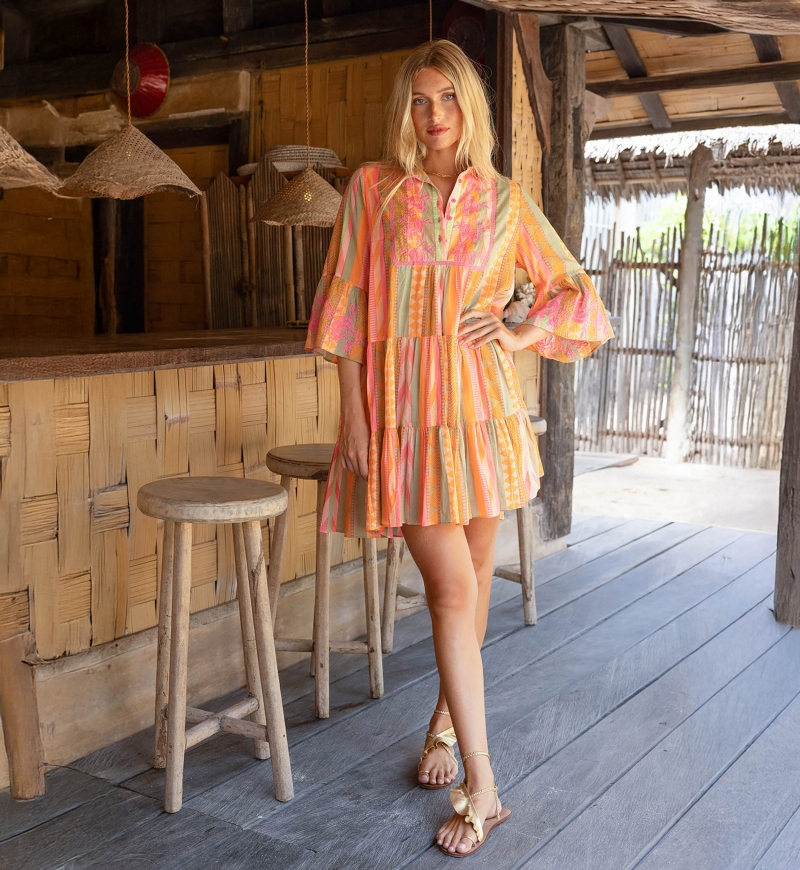 Kurzes Kleid Akira - verziert mit Stickereien - 100 % Baumwollvoile - Streifen in lebendigen Farben - Miss June Paris - 1