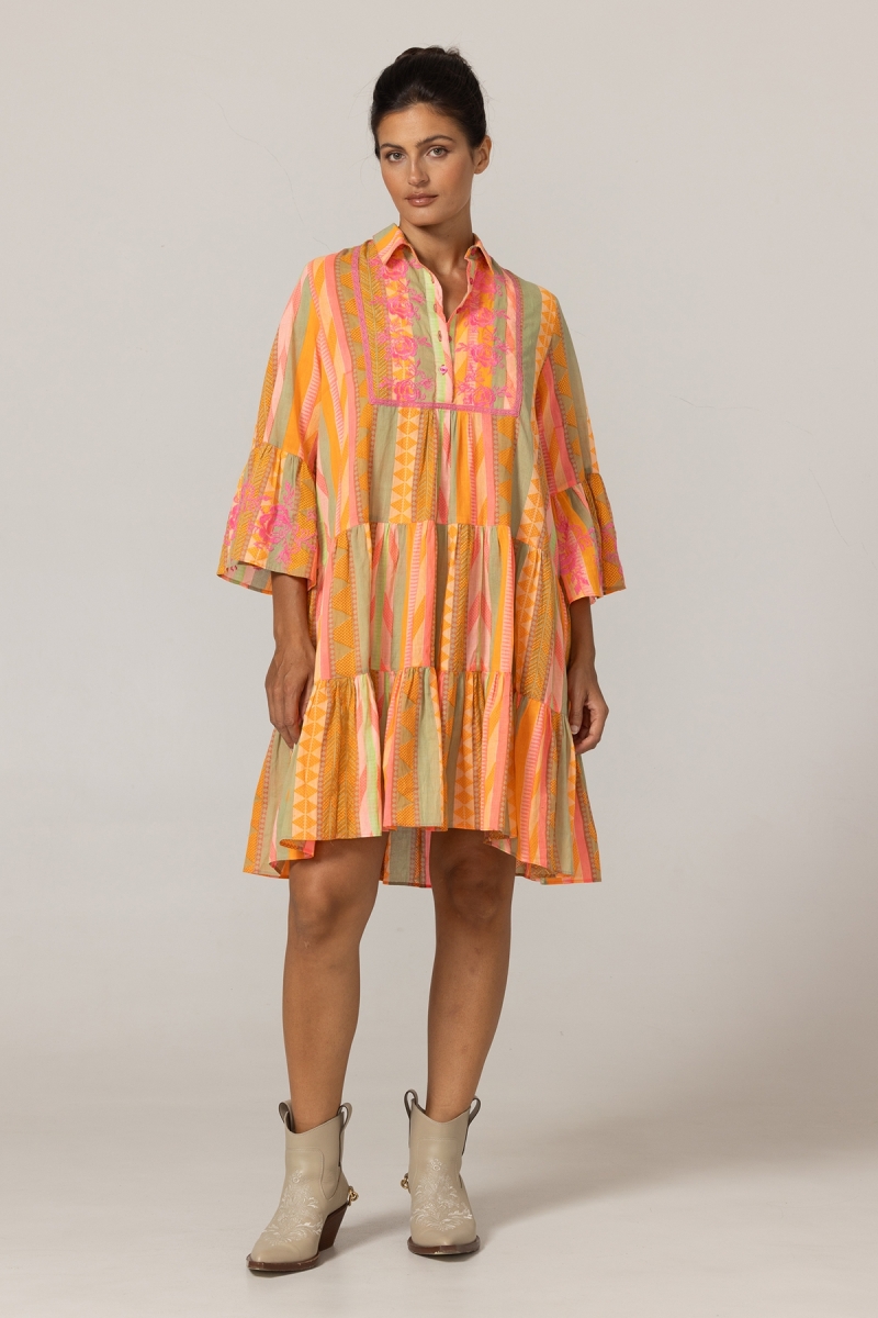 Kurzes Kleid Akira - verziert mit Stickereien - 100 % Baumwollvoile - Streifen in lebendigen Farben - Miss June Paris - 3