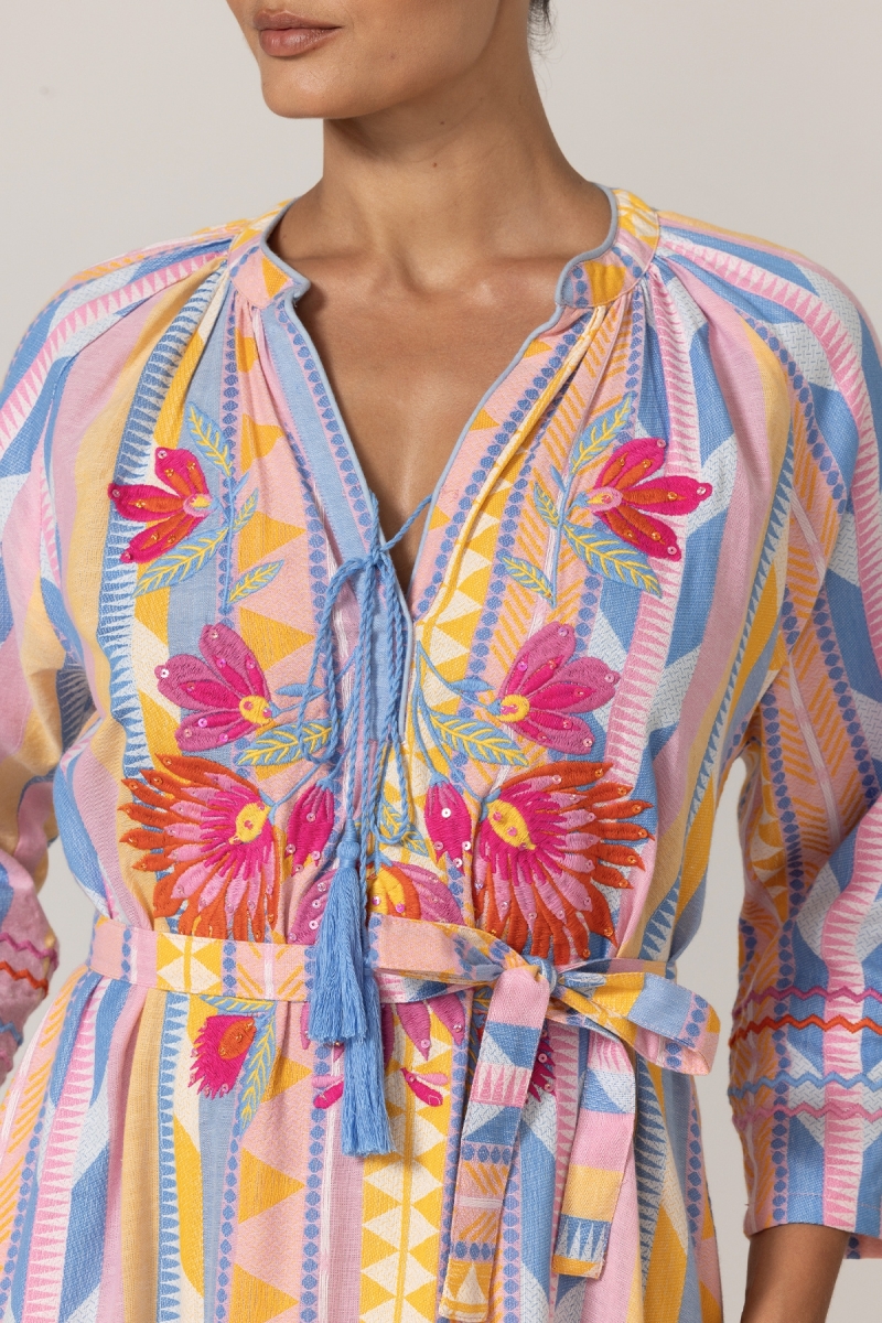 Langes Kleid Naya - Pastellstreifen - Blumenstickerei am Brustteil - 100% Baumwolle - Miss June Paris - 5